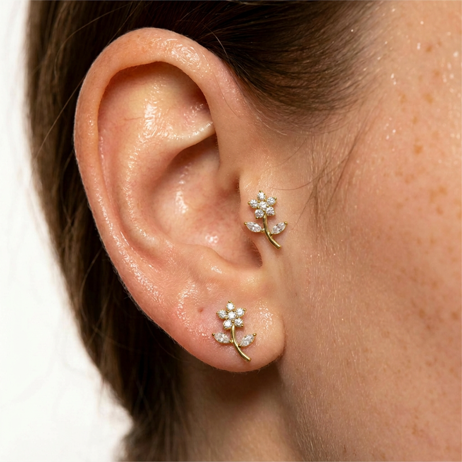 Barretta con fiorellino di zirconi in Titanio - Piercing per orecchio
