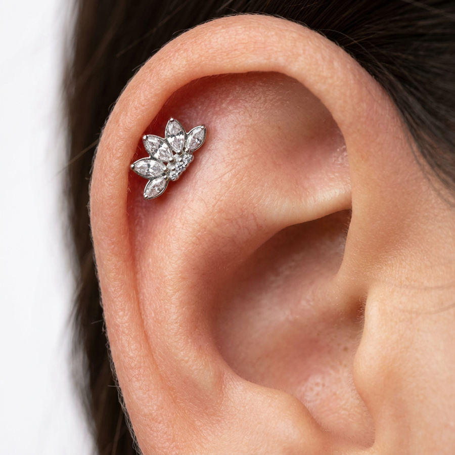 Barretta con mezzo fiore in Titanio - Piercing per orecchio