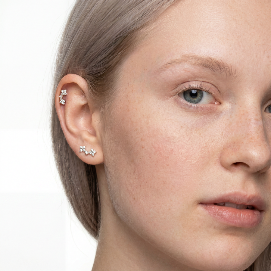 Barretta con due fiorellini e zirconi in Acciaio Chirurgico 316L - Piercing per orecchio