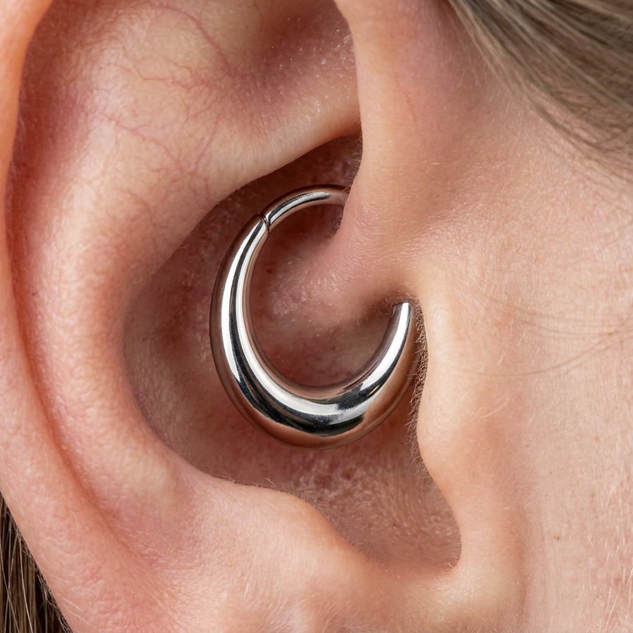 Cerchietto con bombatura in Titanio - Piercing per orecchio / naso