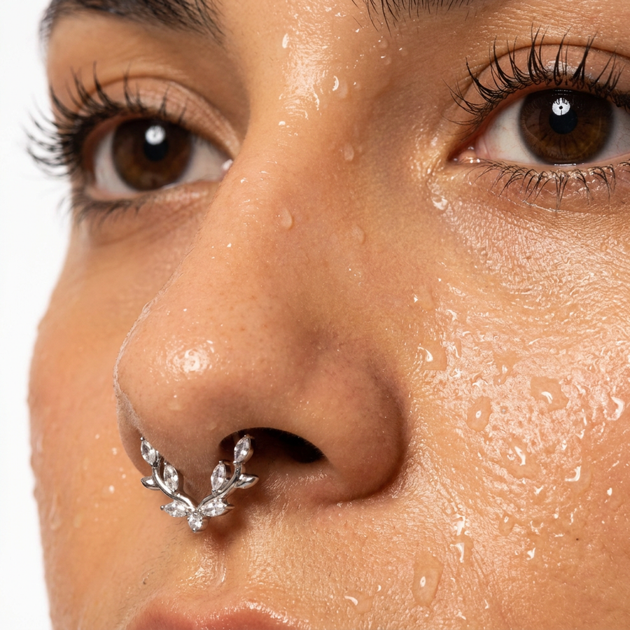 Cerchietto con sette zirconi in Titanio - Piercing per orecchio / naso