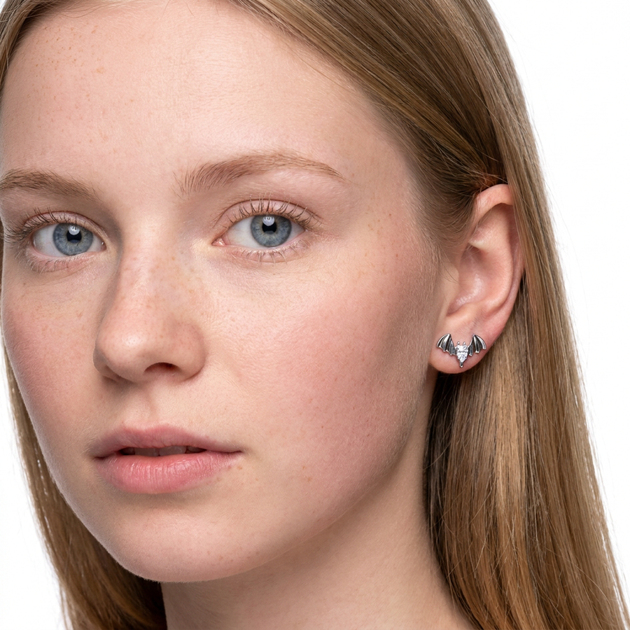 Piercing con pipistrello in Titanio G23- Piercing per Lobo, helix, forward helix, conch, flat, tragus