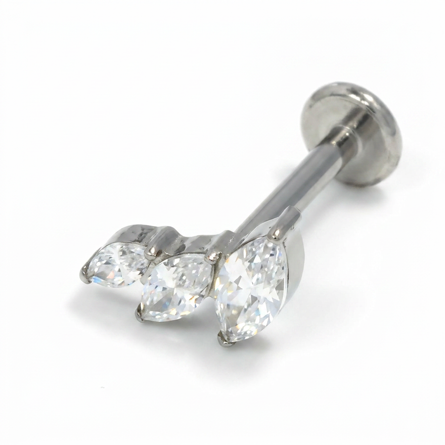 Piercing con tre petali di zirconi in Acciaio Chirurgico 316L - Piercing per lobo, helix, forward helix, conch, flat, tragus