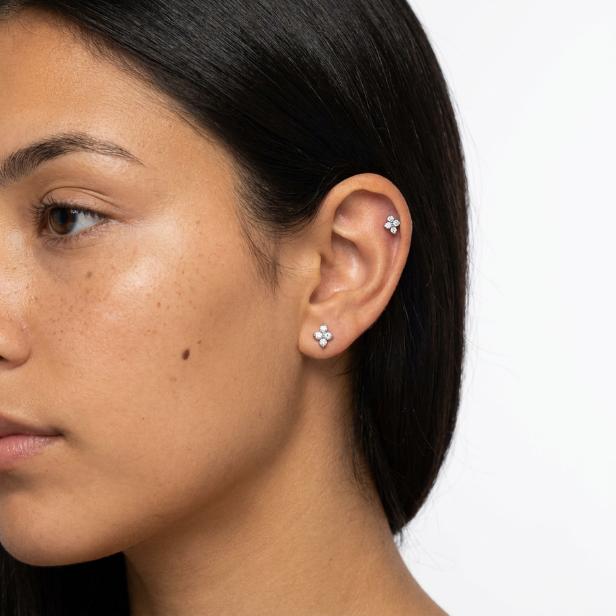 Piericng con quattro zirconi in Titanio G23 - Piercing per lobo, helix, forward helix, conch, flat, tragus
