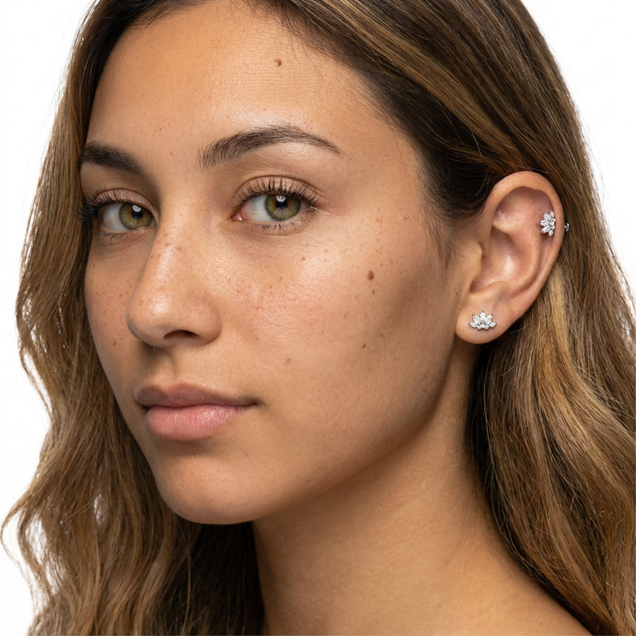 Barretta con fiore zirconato in Titanio G23 - Piercing per orecchio