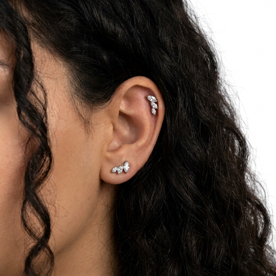 Piercing con tre petali di zirconi in Acciaio Chirurgico 316L - Piercing per lobo, helix, forward helix, conch, flat, tragus