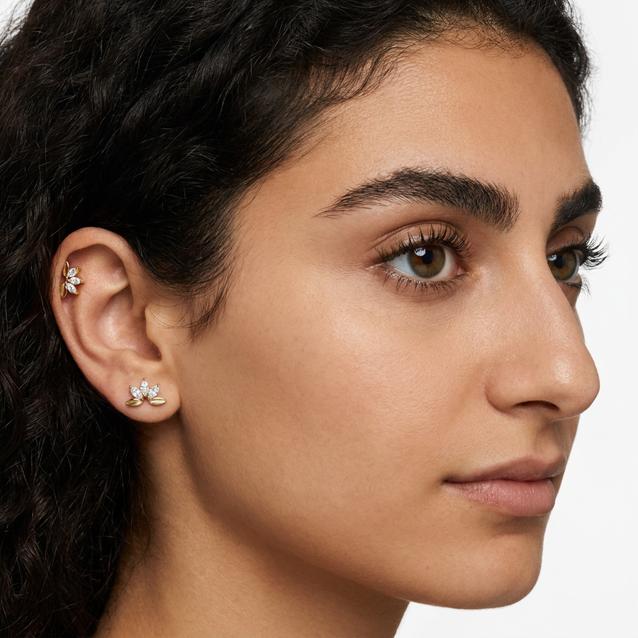 Piercing con mezzo fiore di zirconi in Acciaio Chirurgico 316L - Piercing per lobo, helix, forward helix, conch, flat, tragus