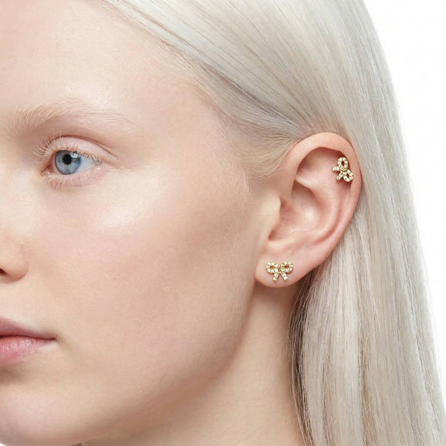 Piercing con fiocco di zirconi in Acciaio Chirurgico 316L - Piercing per lobo, helix, forward helix, conch, flat, tragus
