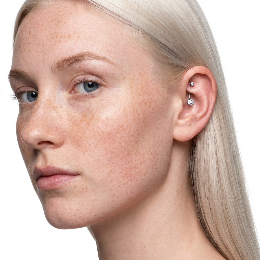 Piercing con fiore di zirconi in Titanio G23 - Piercing per Rook e Snug