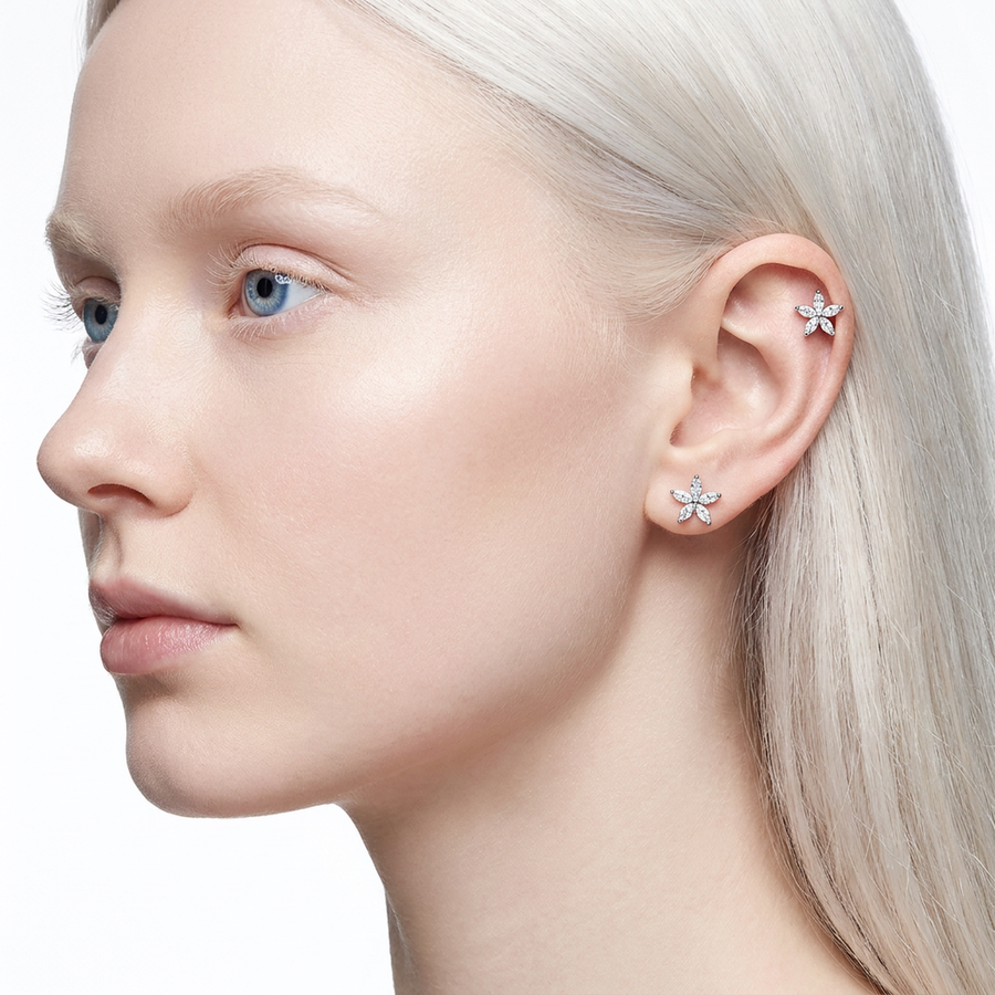 Piercing con fiore di zirconi in acciaio chirurgico 316L - Piercing per lobo, helix, forward helix, conch, flat, tragus