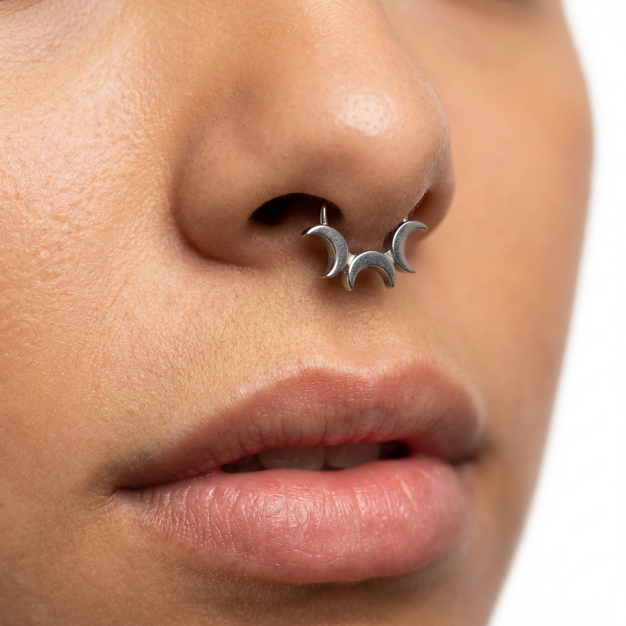 Piercing con tre mezze lune in Titanio G23 - Piercing per Lobo, helix, daith, septum