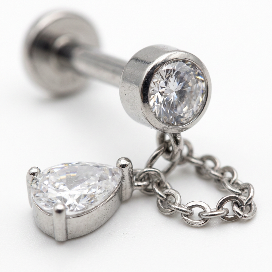 Piercing con zirconi e catenina pendente in Titanio G23- Piercing per Lobo, helix, flat