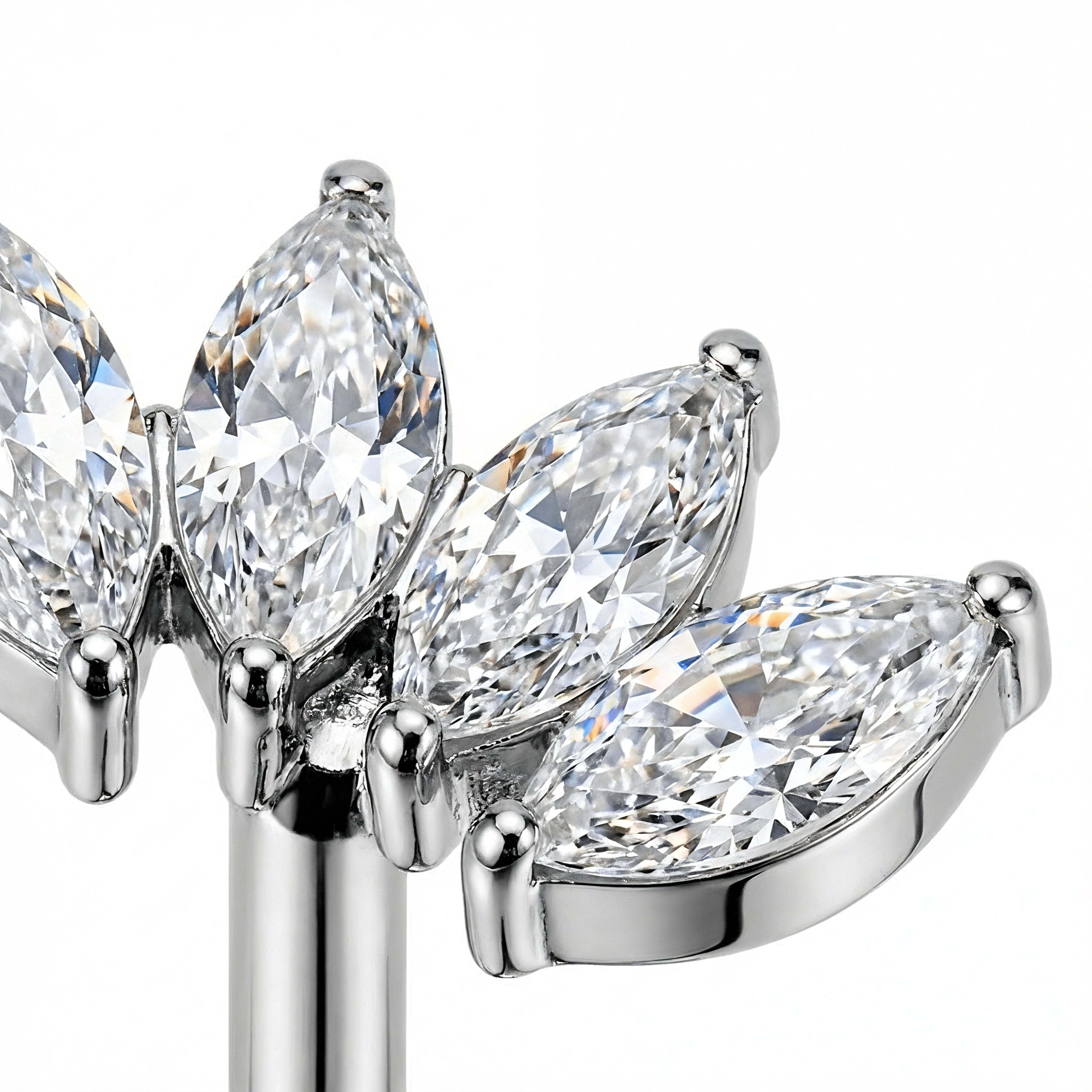 Piercing ombelico con design a foglia zirconata - vista completa