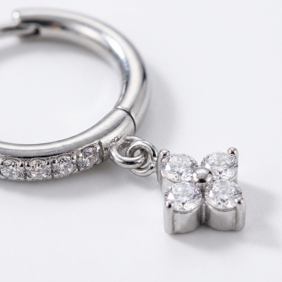 Cerchietto zirconato con fiore pendente in Titanio - Piercing per orecchio