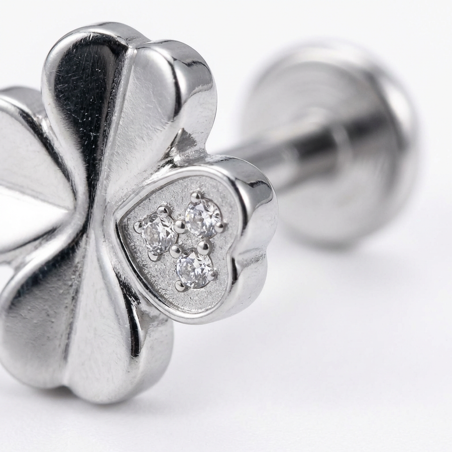 Piercing con quadrifoglio in Titanio - Piercing per orecchio