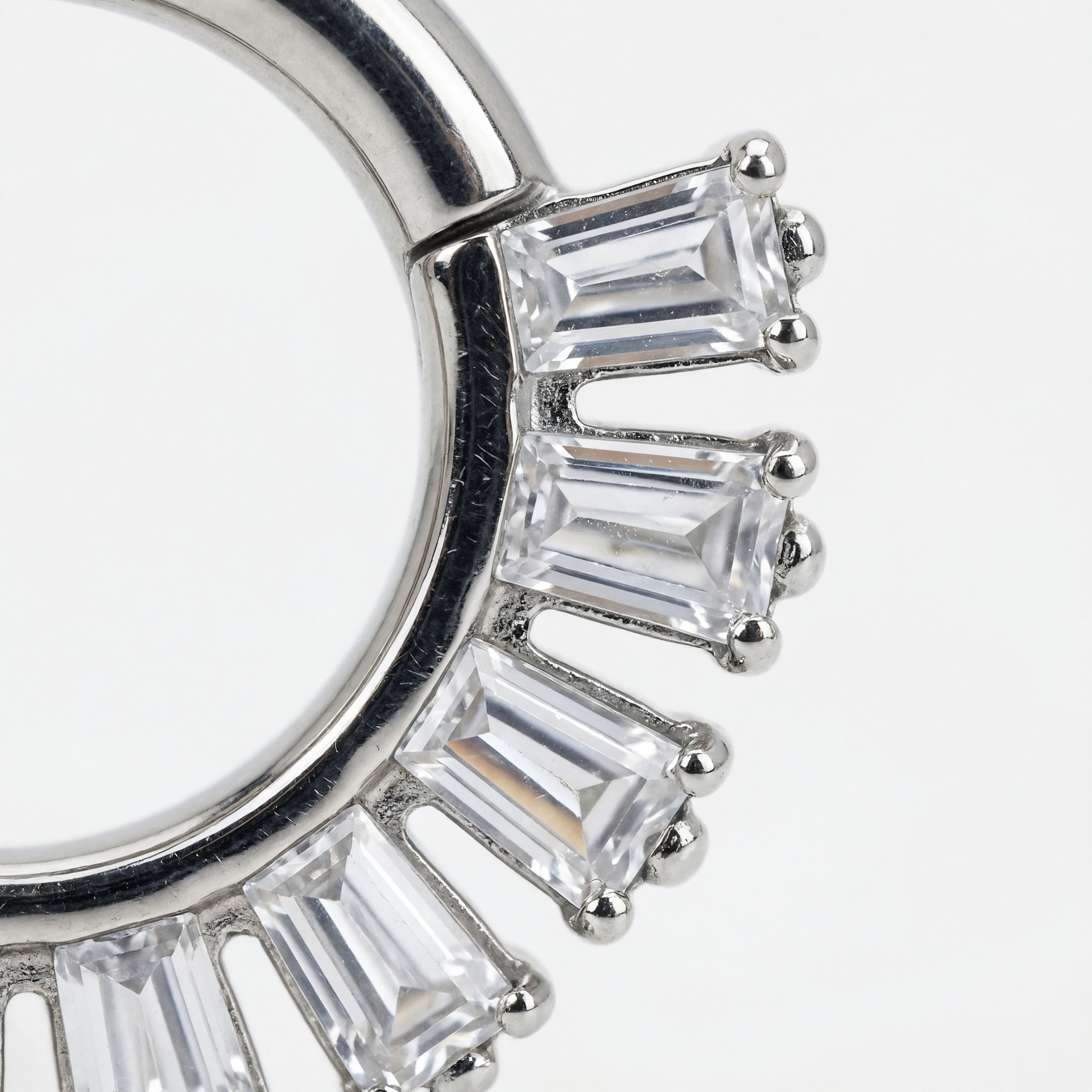Piercing con zirconi in Titanio G23 - Piercing per Lobo, helix, daith, septum