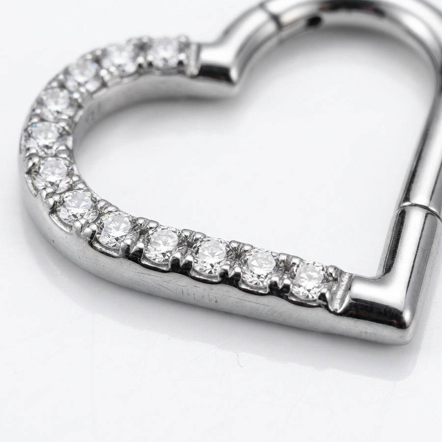 Cerchietto a forma di cuore con zirconi in Titanio - Piercing per orecchio / naso