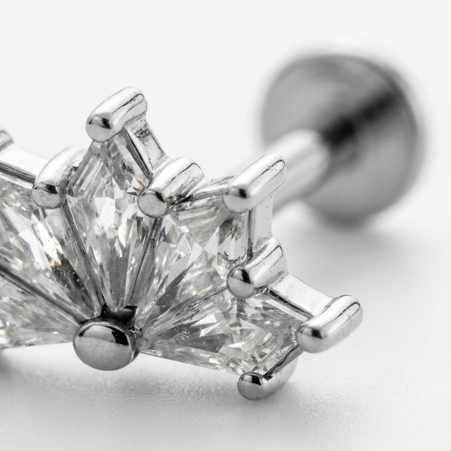 Barretta con mezzo fiore e zirconi in Acciaio Chirurgico 316L  - Piercing per orecchio