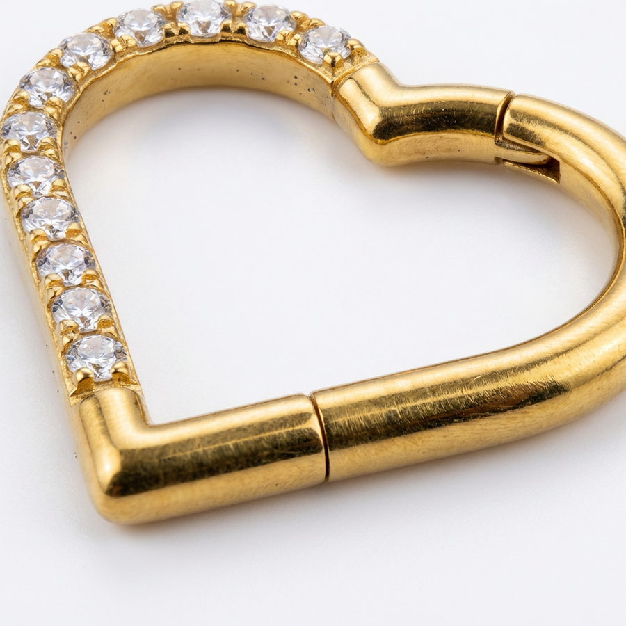 Cerchietto a forma di cuore con zirconi in Titanio - Piercing per orecchio / naso