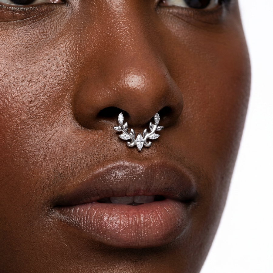 Cerchietto con cinque zirconi in Titanio - Piercing per orecchio / naso
