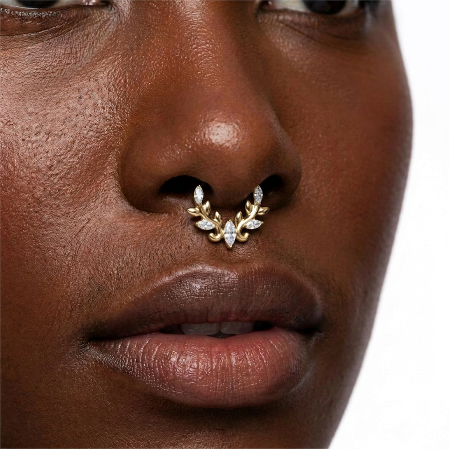 Cerchietto con cinque zirconi in Titanio - Piercing per orecchio / naso