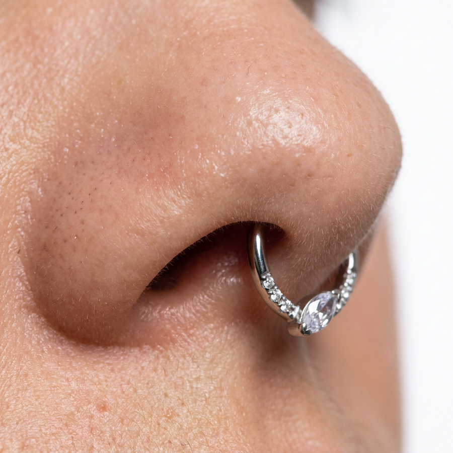 Piercing con zirconi in Titanio G23 - Piercing per helix