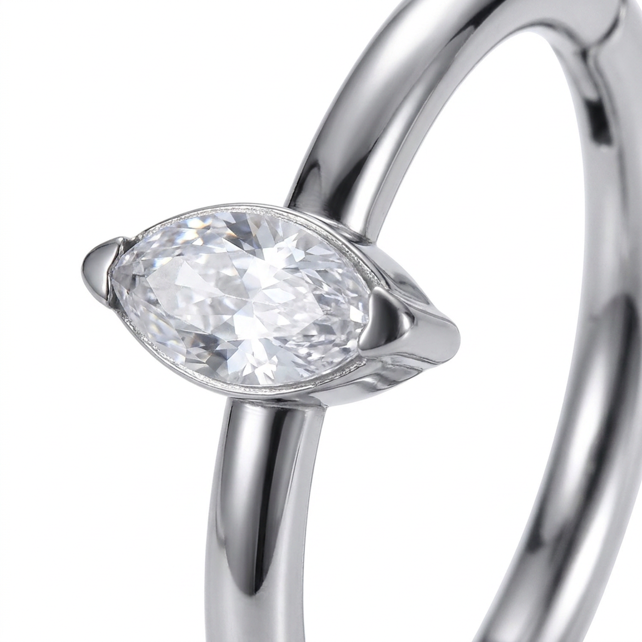 Piercing con zircone a goccia in Titanio G23 - Piercing per lobo, helix, tragus