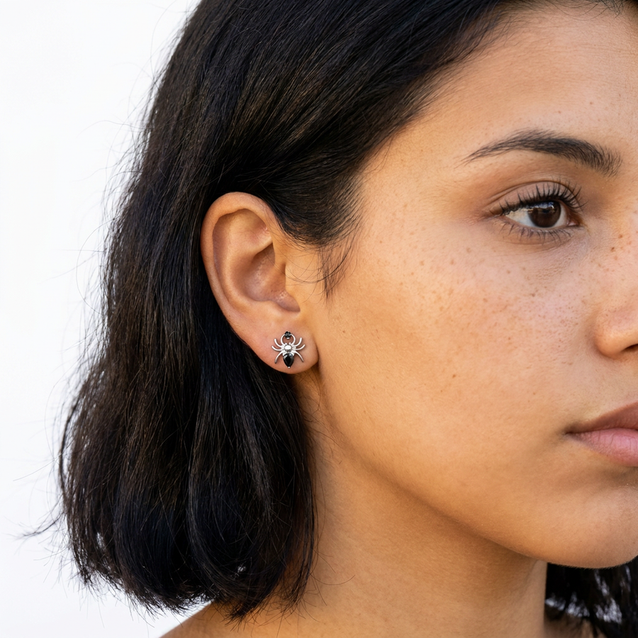 Piercing con ragno e zircone nero in Titanio G23- Piercing per Lobo, helix, forward helix, conch, flat, tragus