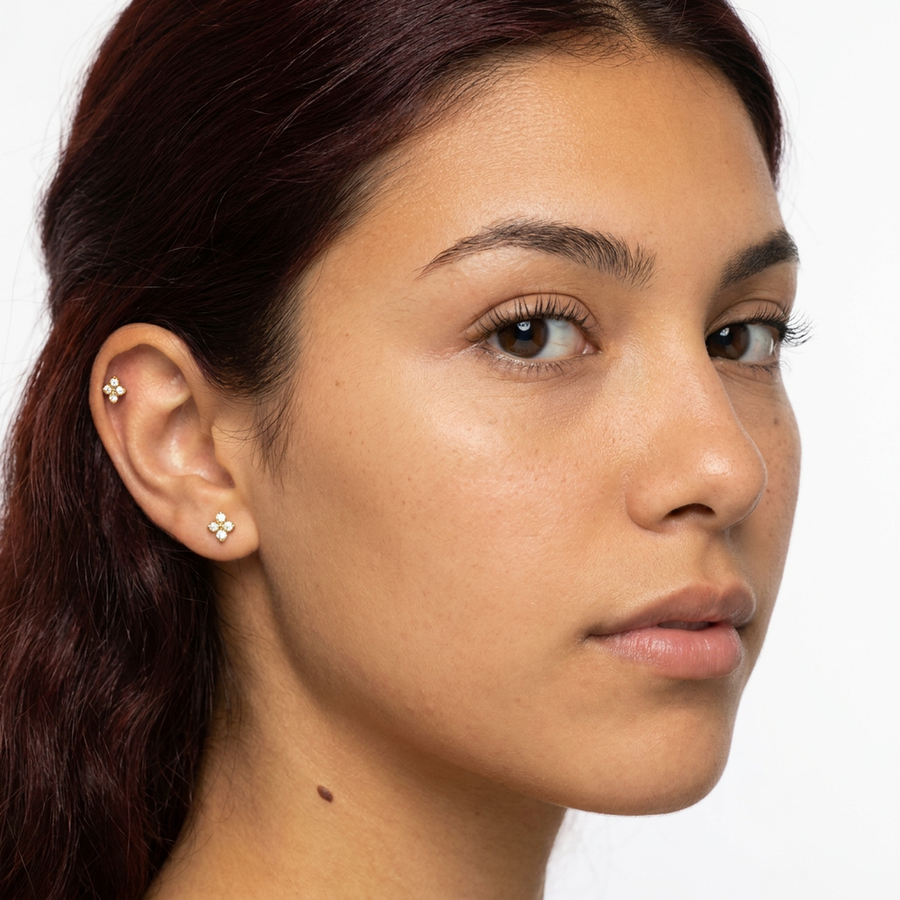 Piericng con quattro zirconi in Titanio G23 - Piercing per lobo, helix, forward helix, conch, flat, tragus