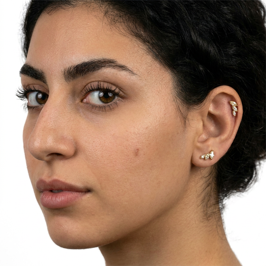 Piercing con tre petali di zirconi in Acciaio Chirurgico 316L - Piercing per lobo, helix, forward helix, conch, flat, tragus