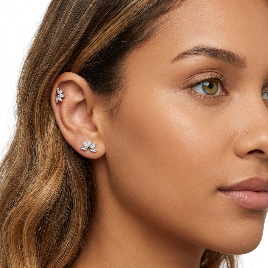 Piercing con mezzo fiore di zirconi in Acciaio Chirurgico 316L - Piercing per lobo, helix, forward helix, conch, flat, tragus