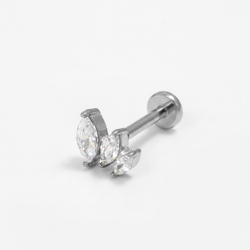Piercing con tre petali di zirconi in Acciaio Chirurgico 316L - Piercing per lobo, helix, forward helix, conch, flat, tragus