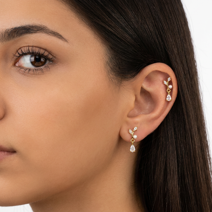 Piercing con ramoscello di zirconi e perla in acciaio chirurgico 316L - Piercing per lobo, helix, forward helix, conch, flat, tragus