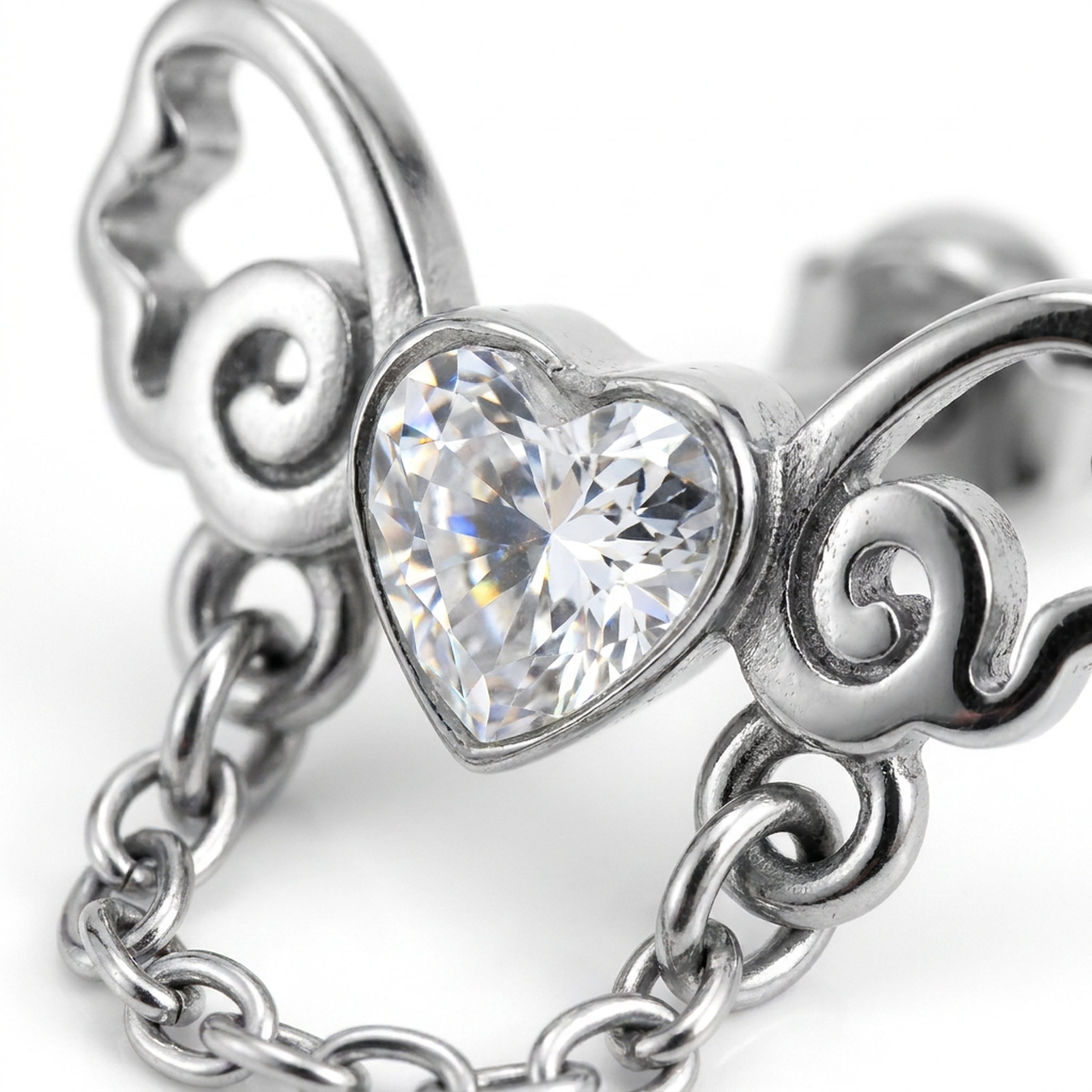 Piercing con cuore e zircone in Acciaio Chirurgico 316L - Piercing per lobo, helix, forward helix, conch, flat, tragus