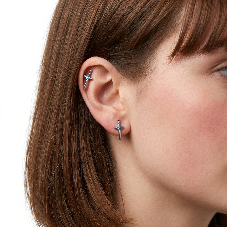 Piercing con spada e zircone celeste in Acciaio Chirurgico 316L - Piercing per lobo, helix, forward helix, conch, flat, tragus