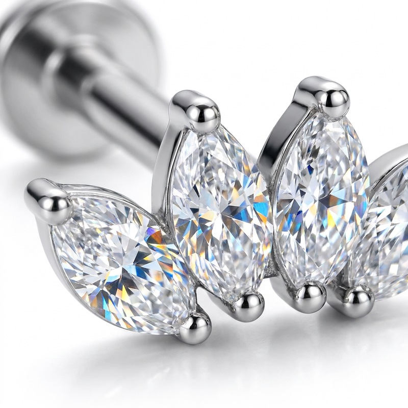 Piercing con quattro zirconi in acciaio chirurgico 316L - Piercing per lobo, helix, forward helix, conch, flat, tragus