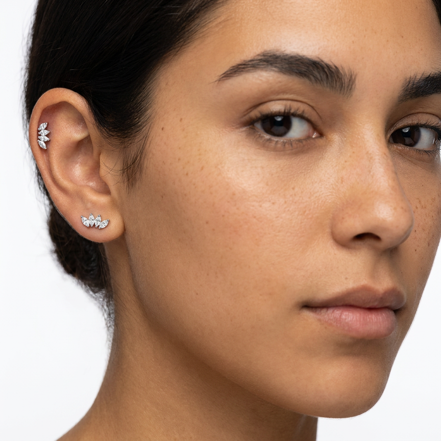 Piercing con quattro zirconi in acciaio chirurgico 316L - Piercing per lobo, helix, forward helix, conch, flat, tragus