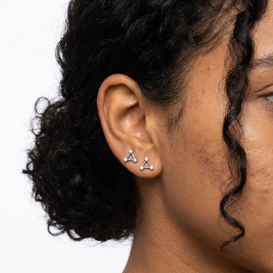 Piercing con zirconi a triangolo in Acciaio Chirurgico 316L - Piercing per lobo, helix, forward helix, conch, flat, tragus