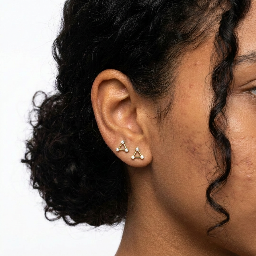 Piercing con zirconi a triangolo in Acciaio Chirurgico 316L - Piercing per lobo, helix, forward helix, conch, flat, tragus