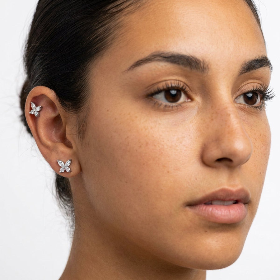 Barretta con farfalla zirconata in Acciaio Chirurgico 316L - Piercing per lobo, helix, forward helix, conch, flat, tragus