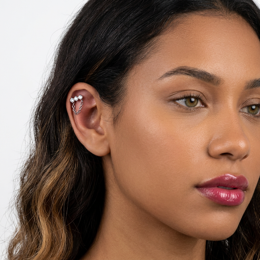 Piercing con tre zirconi e catena pendente in Acciaio Chirurgico 316L - Piercing per lobo, helix, flat