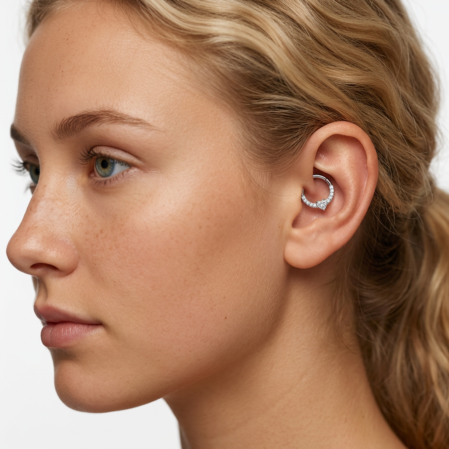 Piercing con zirconi e cuore centrale in Titanio F136 - Piercing per lobo, helix, daith, septum