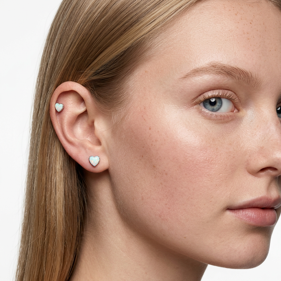 Piercing a forma di cuore con opale in Titanio F136 - Piercing per lobo, helix, forward helix, conch, flat, tragus