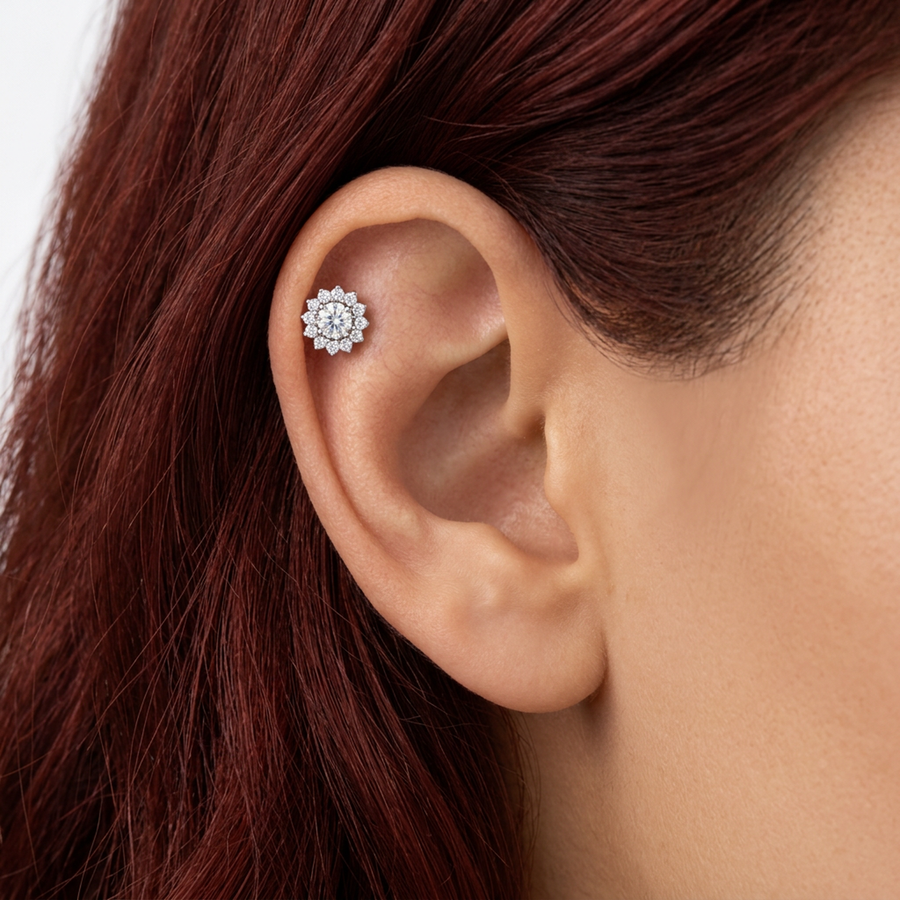 Piercing con fiore e zirconi in Titanio F136- Piercing per Lobo, helix, forward helix, conch, flat, tragus