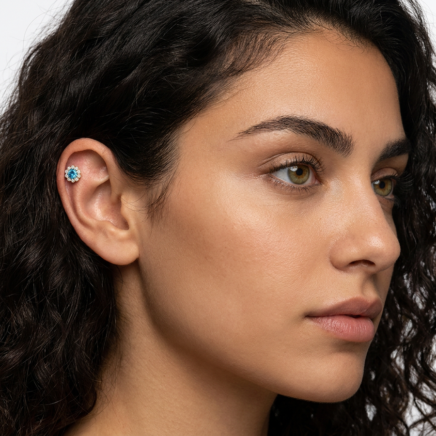 Piercing con fiore e zirconi in Titanio F136- Piercing per Lobo, helix, forward helix, conch, flat, tragus