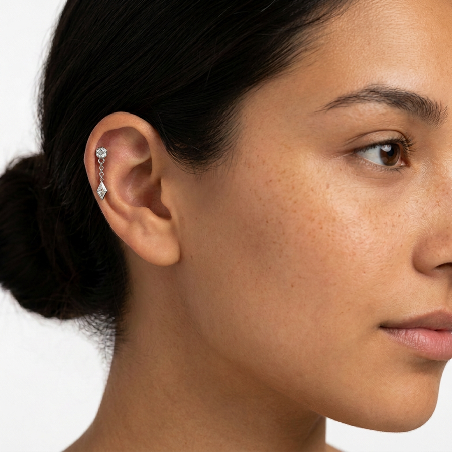 Piercing con zirconi e pendente in Titanio F136- Piercing per Lobo, helix, flat