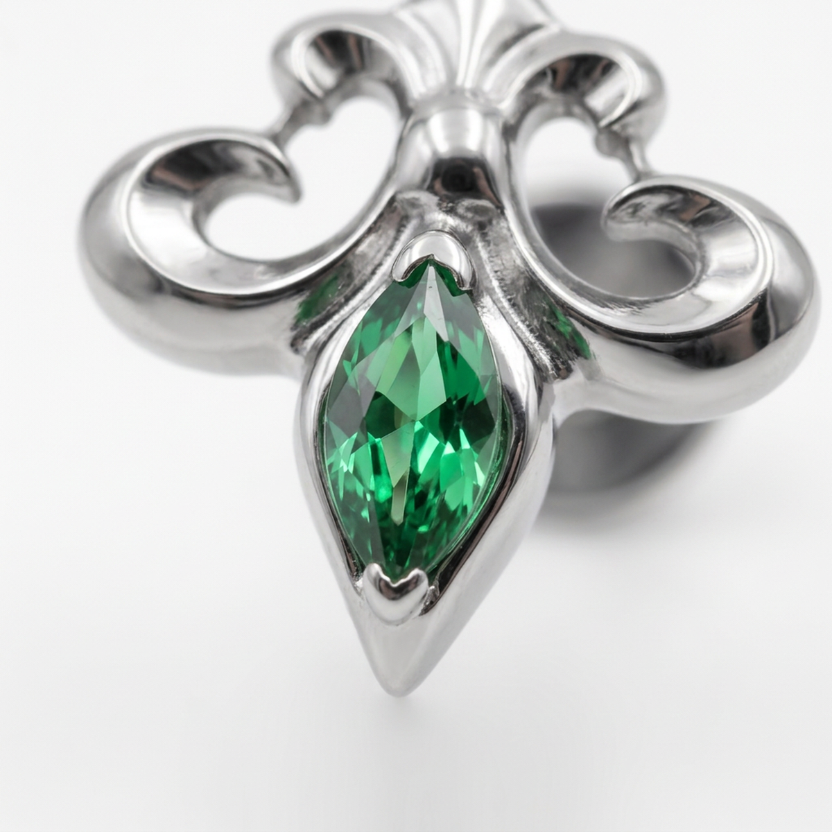 Piercing con zircone verde in Titanio F136- Piercing per Lobo, helix, forward helix, conch, flat, tragus