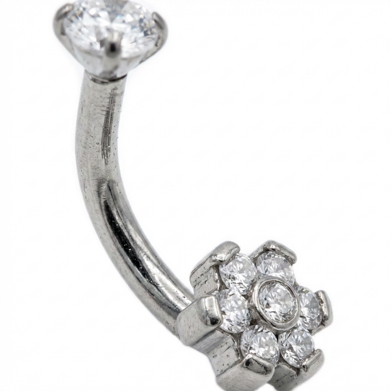 Piercing con fiore di zirconi in Titanio G23 - Piercing per Rook e Snug