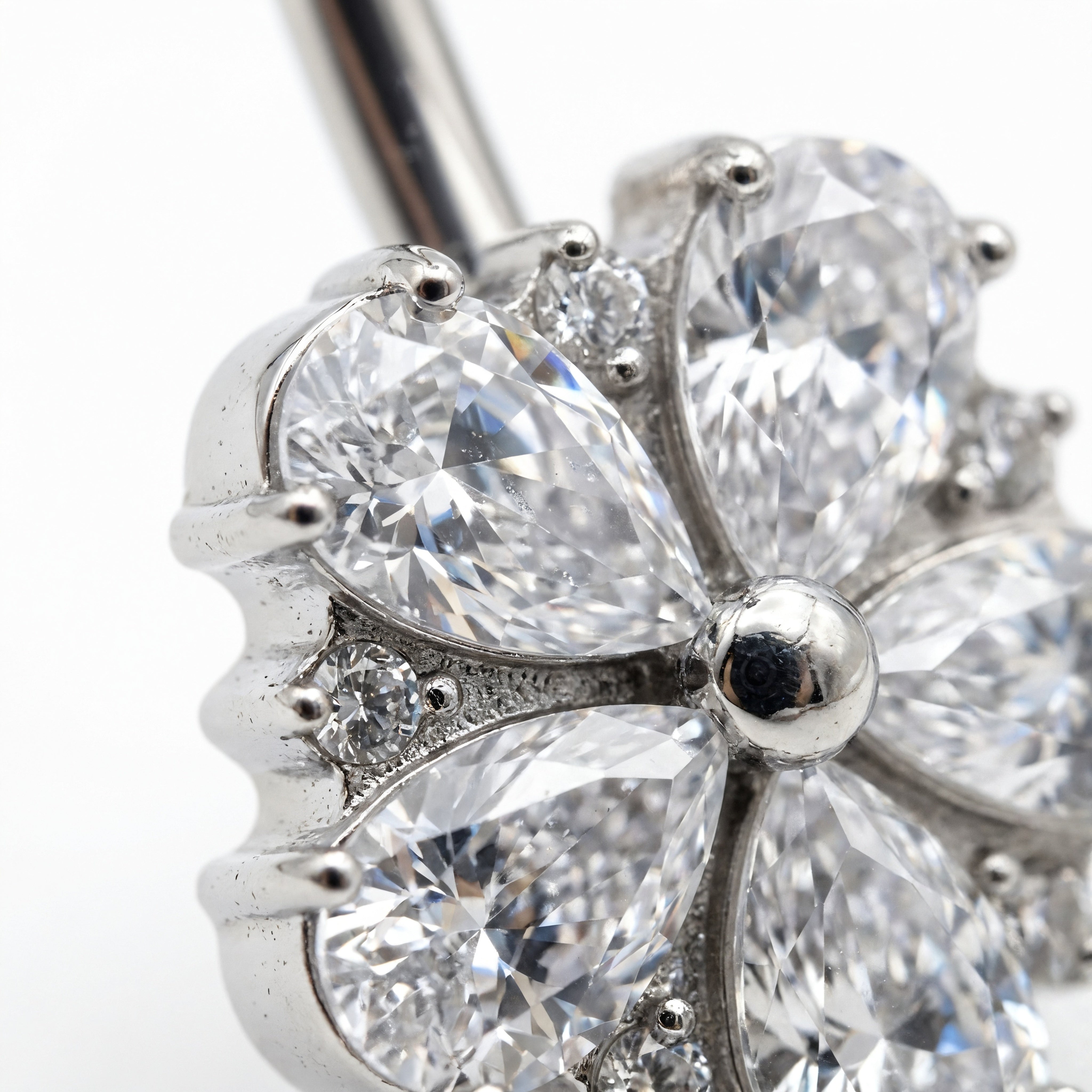 Piercing con fiore di zirconi in Titanio G23 - Piercing per ombelico