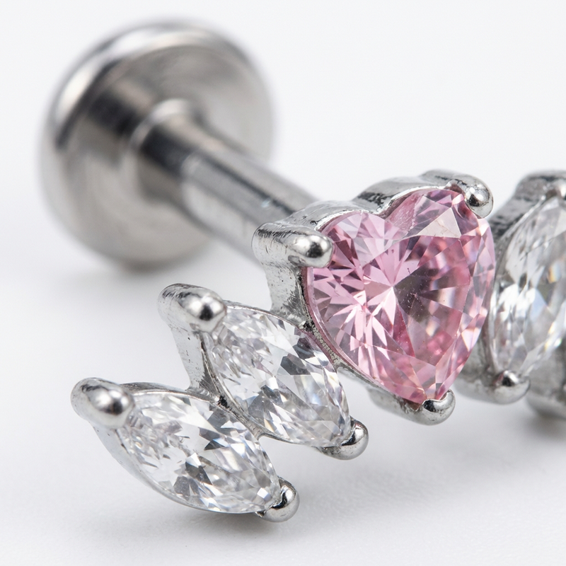 Piercing con zirconi e cuore rosa in Titanio G23- Piercing per Lobo, helix, forward helix, conch, flat, tragus